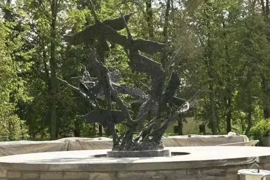Были сегодня в Ивантеевке и не могли не заглянуть на реконструкцию мемориального комплекса «Не вернувшимся с войны» — «Журавли». Здесь мы были несколько…