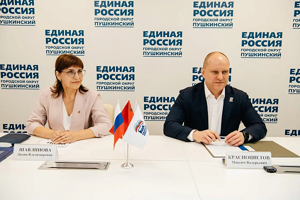 🇷🇺 На регулярной основе в местном отделении партии «Единая Россия» проходят встречи с жителями. Сегодня состоялся очередной личный прием граждан. В ходе встречи пообщался с супругой участника специ…