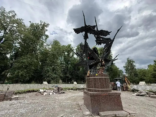 Вместе с главой Городского округа Пушкинский Максимом Красноцветовым посмотрели ход реконструкции мемориального комплекса «Журавли» в Ивантеевке. Это центральная часть города и один из главных горо…